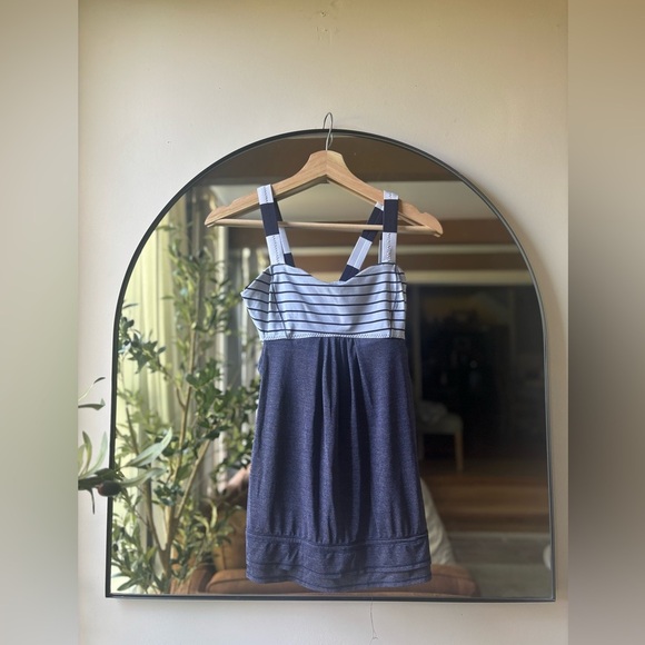LULULEMON | run back on track tank | size 6 - Picture 4 of 5